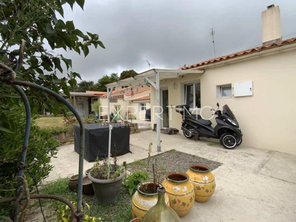 Sainte-Foy (85150) Maison T5 de 124 m² - 3 chambres dont une de plain-pied - Terrain de 679 m² entièrement clôturé