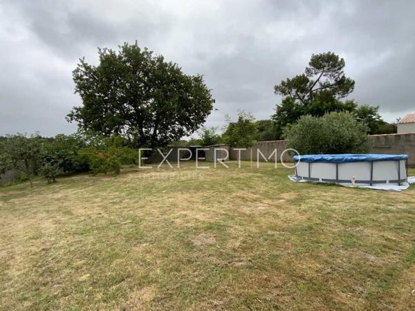 Sainte-Foy (85150) Maison T5 de 124 m² - 3 chambres dont une de plain-pied - Terrain de 679 m² entièrement clôturé