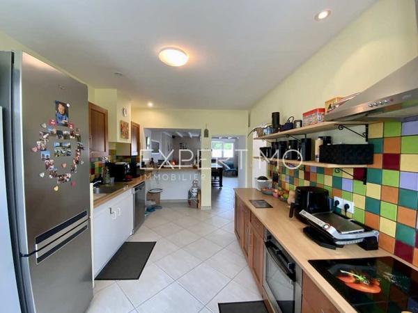 Sainte-Foy (85150) Maison T5 de 124 m² - 3 chambres dont une de plain-pied - Terrain de 679 m² entièrement clôturé