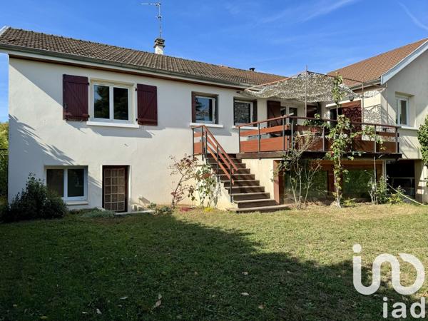 Maison 7 pièces de 175 m² à Genas (69740)