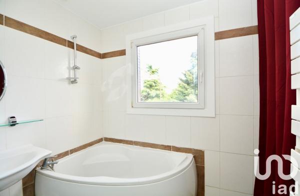 Maison 7 pièces de 175 m² à Genas (69740)