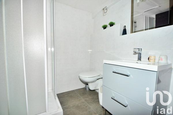 Maison 7 pièces de 175 m² à Genas (69740)