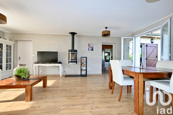 Maison 7 pièces de 175 m² à Genas (69740)