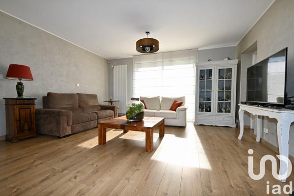 Maison 7 pièces de 175 m² à Genas (69740)
