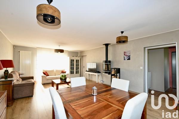 Maison 7 pièces de 175 m² à Genas (69740)