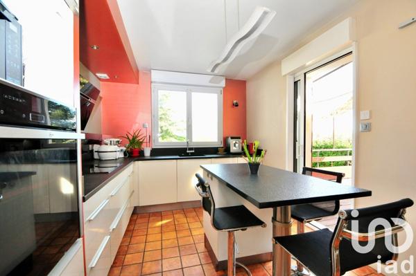 Maison 7 pièces de 175 m² à Genas (69740)