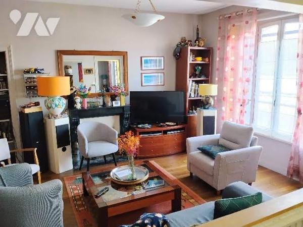 À SAINT-LO, MAISON ANCIENNE de 128m², PROCHE DU CENTRE, DES ECOLES, DES COMMERCES , DE L'HOPITAL.