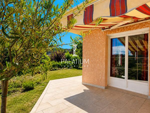 Villa provençale avec vaste terrasse et vue dégagée