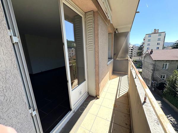 Appartement 4 pièces à louer au coeur de Fontaine