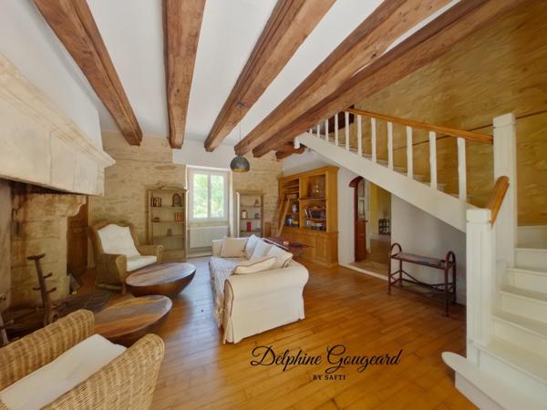 Maison en pierre rénovée en 2021 - finitions haut de gamme