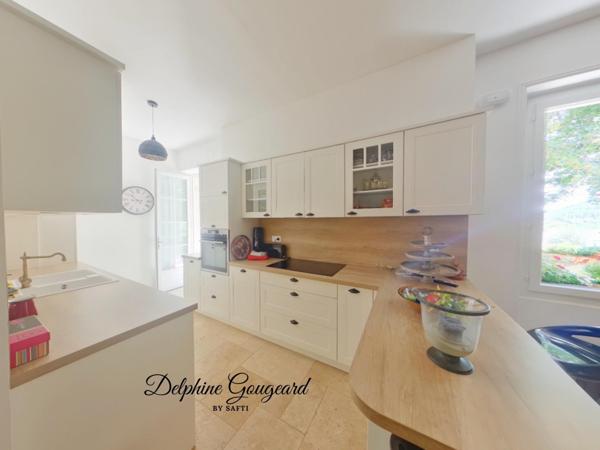 Maison en pierre rénovée en 2021 - finitions haut de gamme