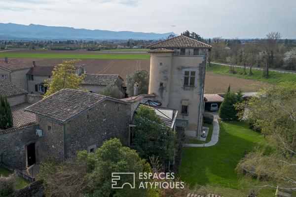 Demeure historique du XIIIe siècle : un cadre enchanteur entre héritage et modernité