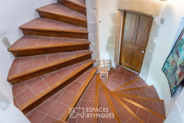 Demeure historique du XIIIe siècle : un cadre enchanteur entre héritage et modernité