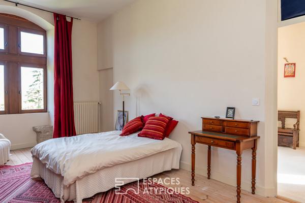 Demeure historique du XIIIe siècle : un cadre enchanteur entre héritage et modernité