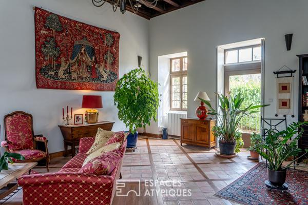 Demeure historique du XIIIe siècle : un cadre enchanteur entre héritage et modernité