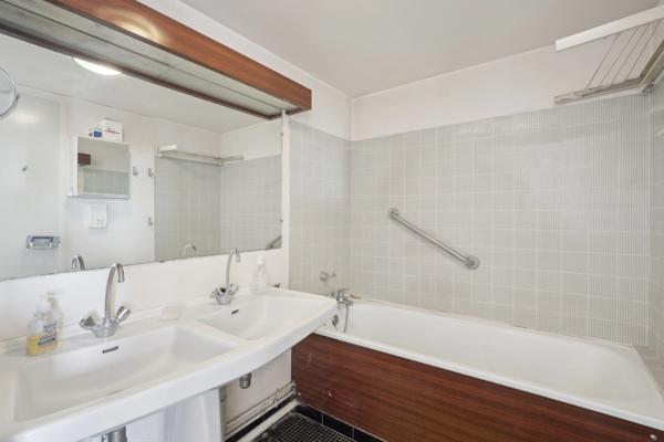 CENTRE FONTENAY AUX ROSES (HAUTS DE SEINE) APPARTEMENT ATYPIQUE