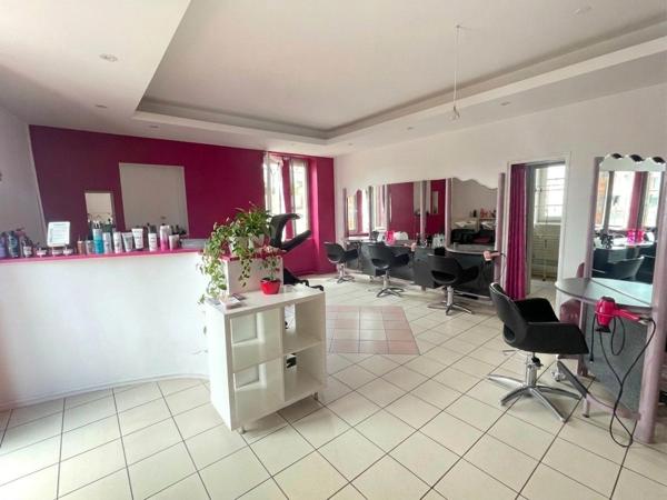 FdC Salon Coiffure avec un garage à Ceyrat