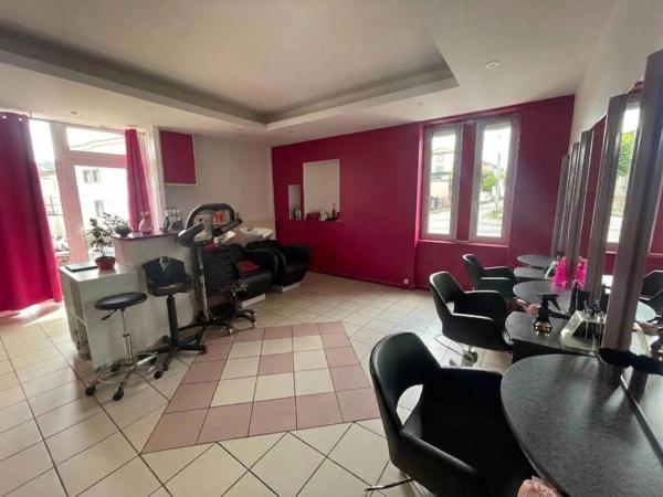 FdC Salon Coiffure avec un garage à Ceyrat
