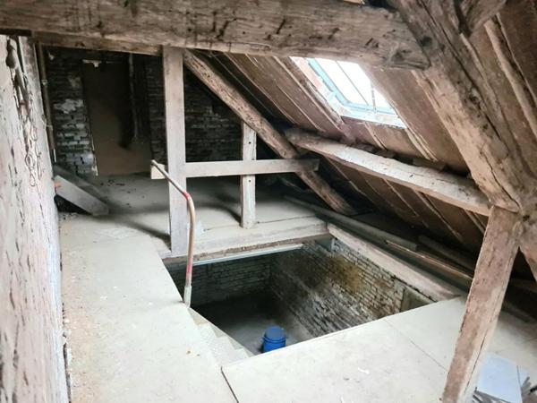 Exclusivité - Les Andelys centre ville 27700 - Bâtiment à rénover intégralement d'environ 225 m2 sur 1016 m2 de terrain plat - Prix : 99.990