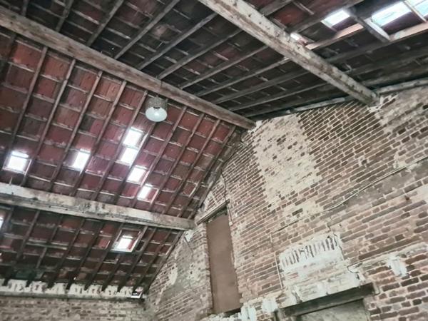 Exclusivité - Les Andelys centre ville 27700 - Bâtiment à rénover intégralement d'environ 225 m2 sur 1016 m2 de terrain plat - Prix : 99.990