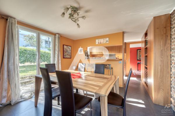 Maison Rueil Malmaison 6 pièce(s) 225 m2 €1 250 000 ** - Référence 18592