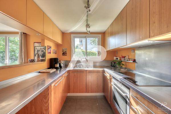 Maison Rueil Malmaison 6 pièce(s) 225 m2 €1 250 000 ** - Référence 18592