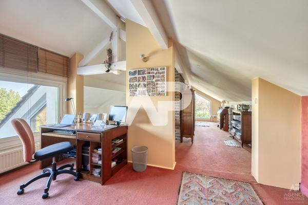 Maison Rueil Malmaison 6 pièce(s) 225 m2 €1 250 000 ** - Référence 18592