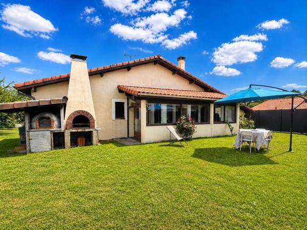 **Maison familliale avec véranda et jardin piscinabble au coeur de Magescq entre océan et Nature**