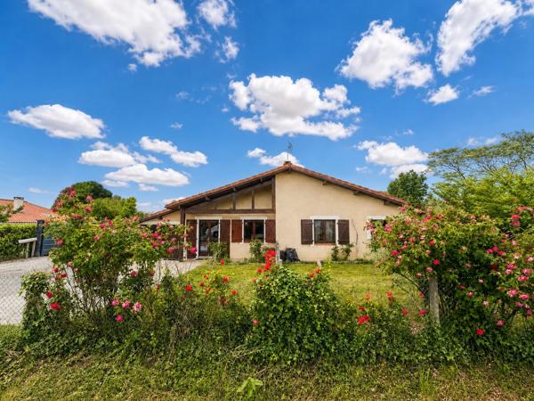 **Maison familliale avec véranda et jardin piscinabble au coeur de Magescq entre océan et Nature**