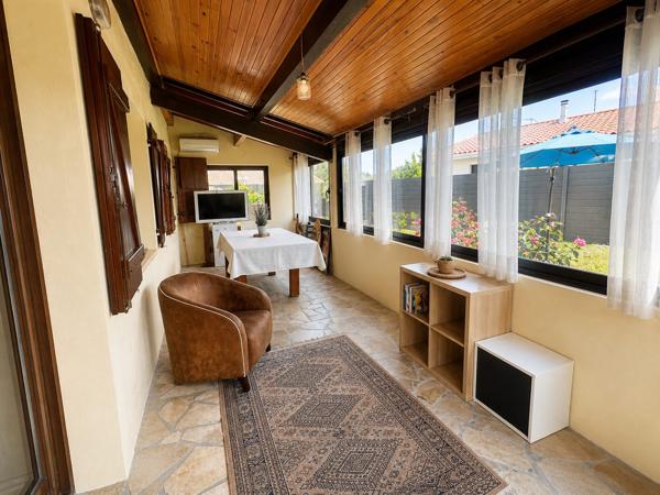 **Maison familliale avec véranda et jardin piscinabble au coeur de Magescq entre océan et Nature**