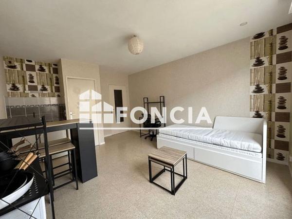 Location Studio 22.49 m² - 31 RUE DE LA GANTERIE Poitiers 86000