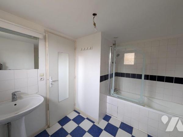 Maison de ville - Le Lude (72800)

Maison de 87 m² habitables sur une parcelle de 262 m², sit...