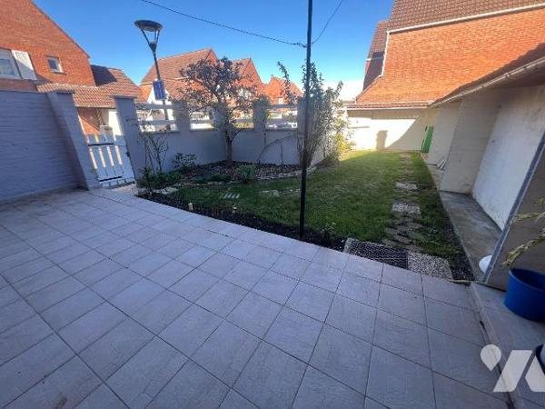 Coudekerque-Branche (59210), maison de ville 1 mitoyenneté construite en 1985 dans un quartier ...