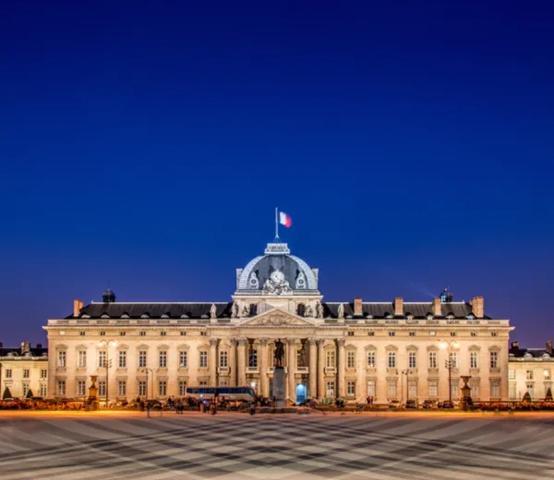 Appartement à vendre  6 pièces - 141 m2 PARIS - 75007