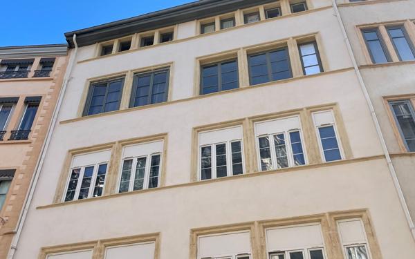 Appartement à vendre    2 pièces • 52,30 m2 Lyon 1