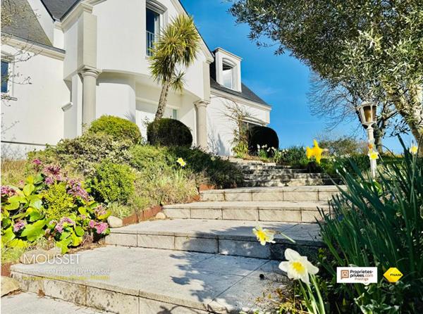 Grande demeure familiale avec jacuzzi à quelques minutes de Vannes et l'entrée de Presqu'île de Rhuys