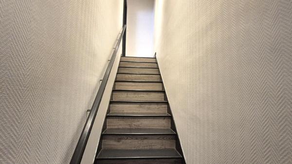 Belle Maison Individuelle de 180 m² Rénovée avec goût avec sa grande cour, balcon, garage, atelier, grange aménagée, cave voûtée, terrasse, dépendance et terrain clos et arboré de 1002 m²