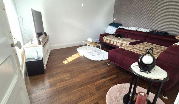 Belle Maison Individuelle de 180 m² Rénovée avec goût avec sa grande cour, balcon, garage, atelier, grange aménagée, cave voûtée, terrasse, dépendance et terrain clos et arboré de 1002 m²