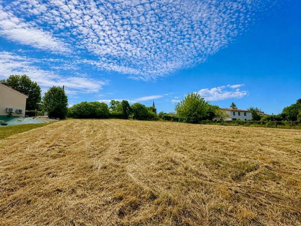 Terrain constructible au coeur du village