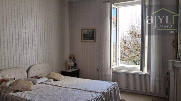 Maison
         5 pièces
        - 180 m² 213 000 € *