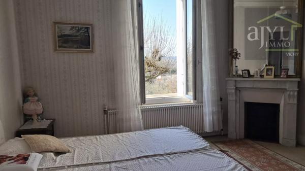 Maison
         5 pièces
        - 180 m² 213 000 € *