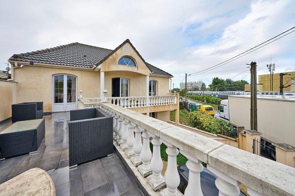 Maison 6 pièces 4 chambres de 123 m2 habitable avec une dépendance de 48 m2 Parcelles 485 m2 Jardin 350 m2