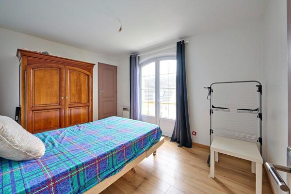 Maison 6 pièces 4 chambres de 123 m2 habitable avec une dépendance de 48 m2 Parcelles 485 m2 Jardin 350 m2