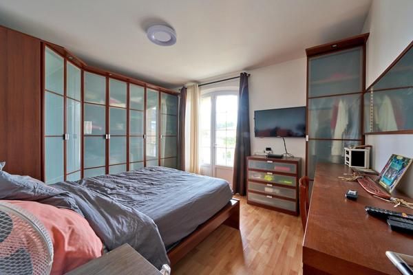 Maison 6 pièces 4 chambres de 123 m2 habitable avec une dépendance de 48 m2 Parcelles 485 m2 Jardin 350 m2