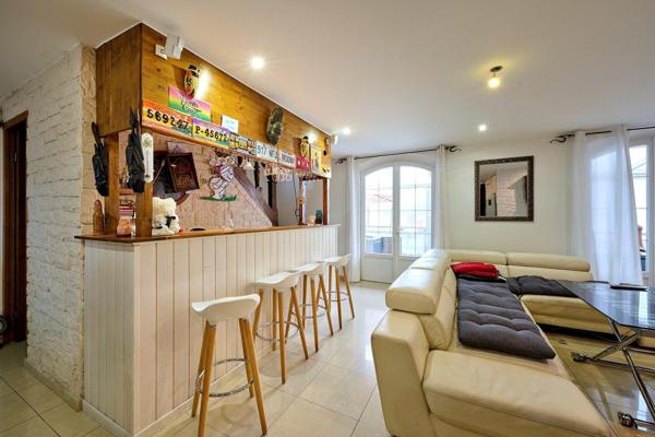 Maison 6 pièces 4 chambres de 123 m2 habitable avec une dépendance de 48 m2 Parcelles 485 m2 Jardin 350 m2