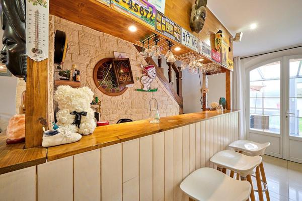 Maison 6 pièces 4 chambres de 123 m2 habitable avec une dépendance de 48 m2 Parcelles 485 m2 Jardin 350 m2