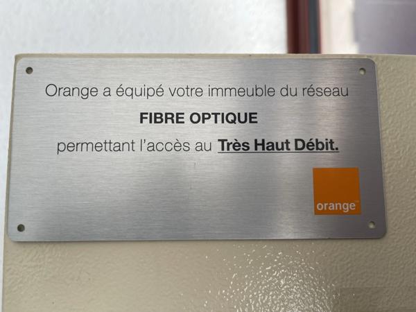 À vendre à ARLES (13200) Appartement T4 avec terrasse + jardinet + garage fermé + une place de parking + une cave