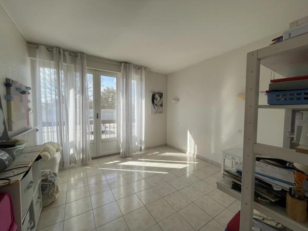 À vendre à ARLES (13200) Appartement T4 avec terrasse + jardinet + garage fermé + une place de parking + une cave