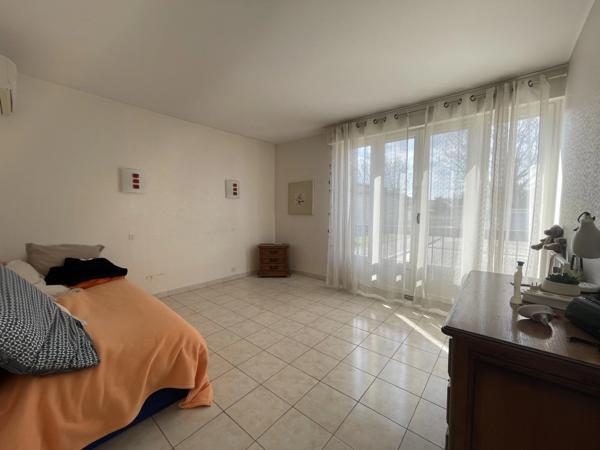 À vendre à ARLES (13200) Appartement T4 avec terrasse + jardinet + garage fermé + une place de parking + une cave