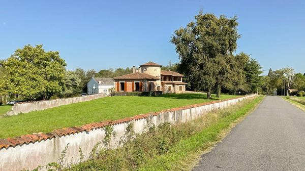 Montendre (17130) Maison de caractère à terminer – Vallet, commune de Montendre (17130)